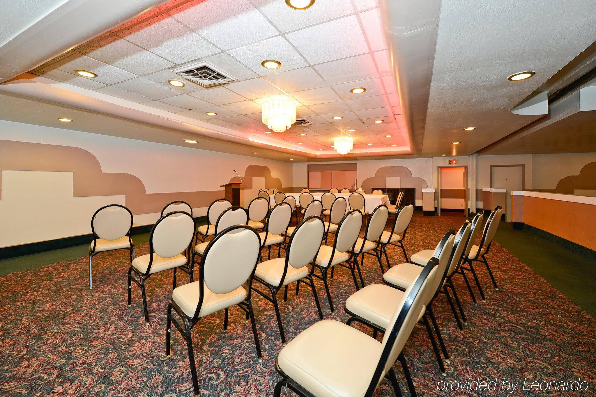 Howard Johnson By Wyndham Saint Joseph Benton Harbor Exterior photo