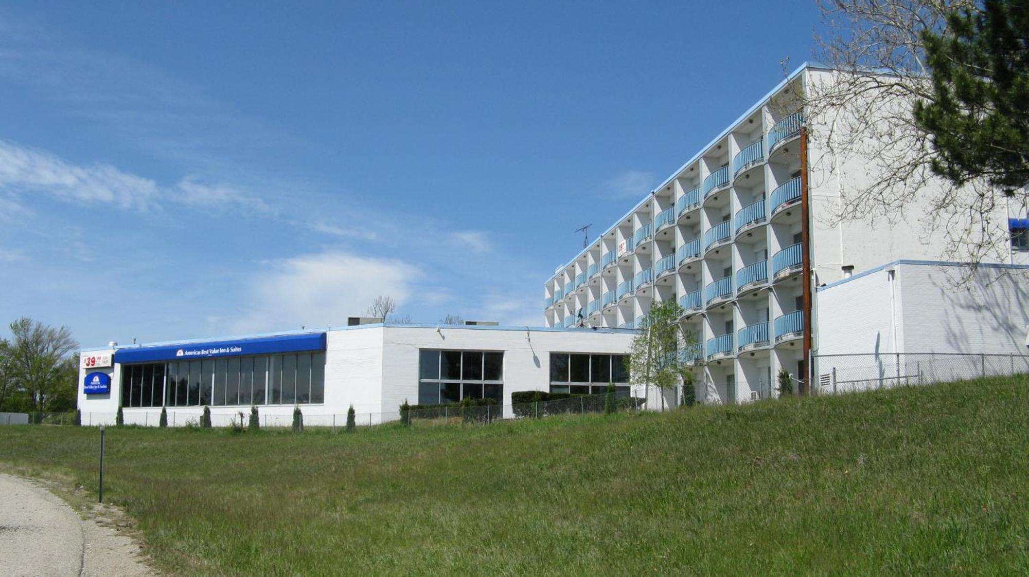 Howard Johnson By Wyndham Saint Joseph Benton Harbor Exterior photo