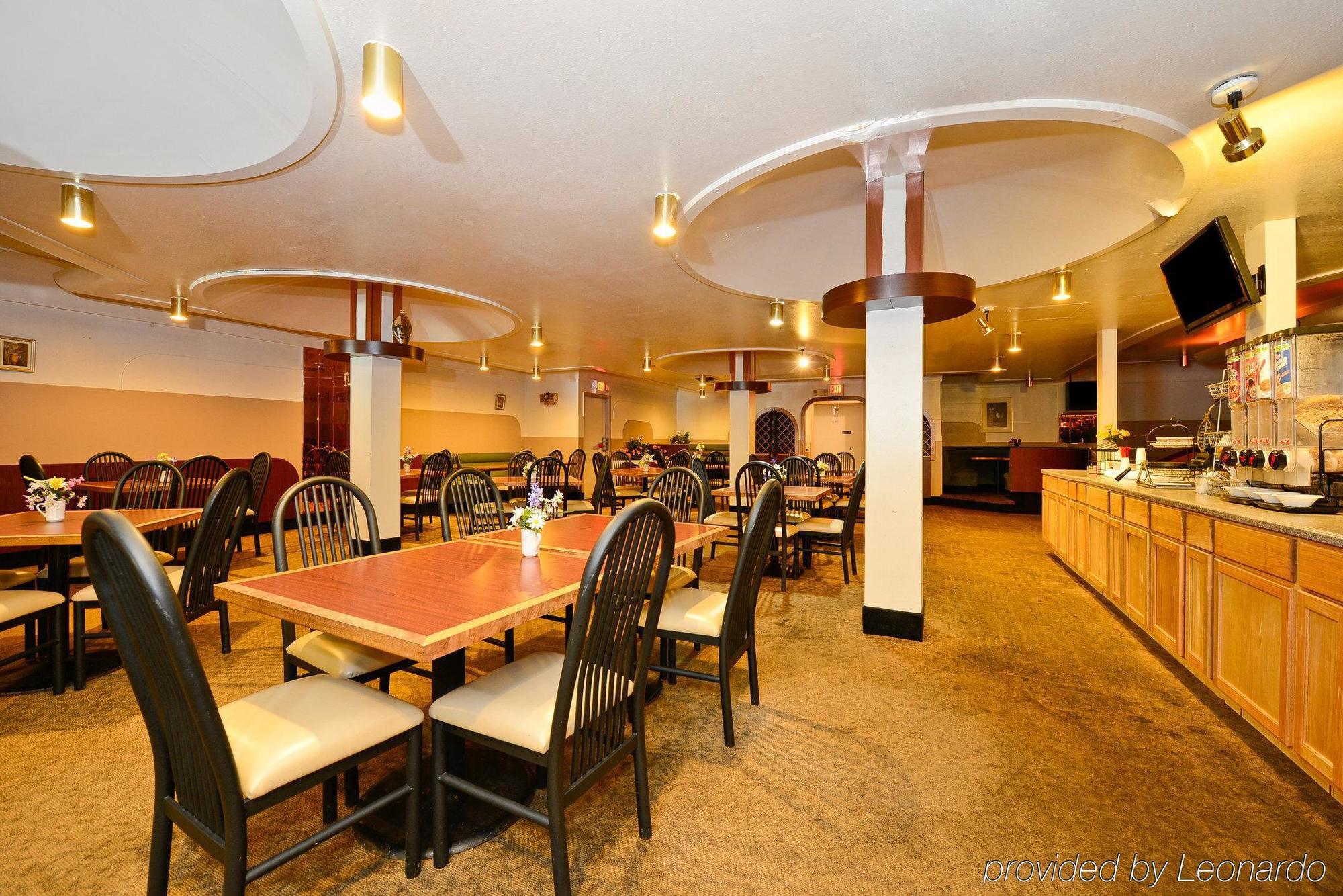 Howard Johnson By Wyndham Saint Joseph Benton Harbor Restaurant photo