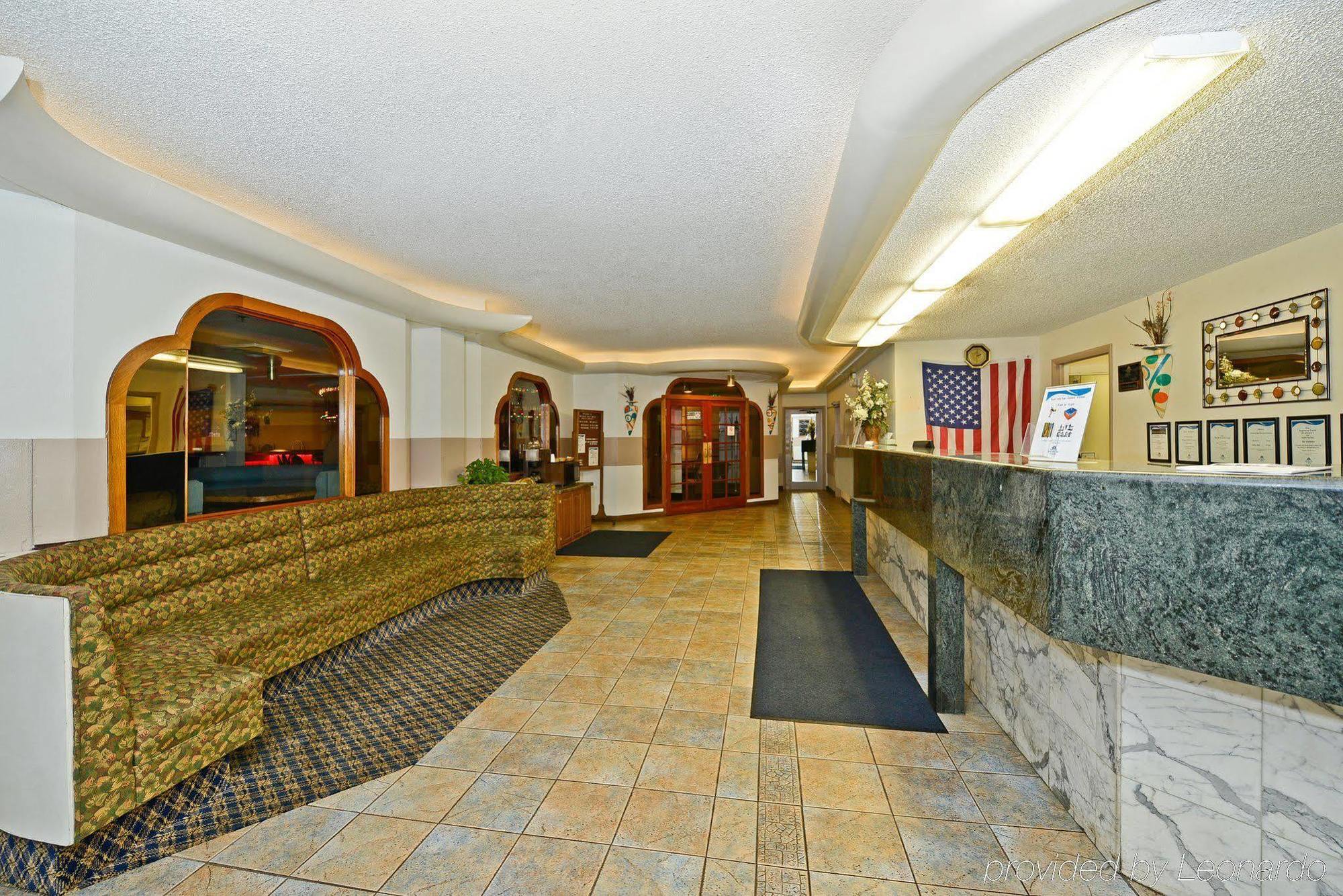 Howard Johnson By Wyndham Saint Joseph Benton Harbor Interior photo