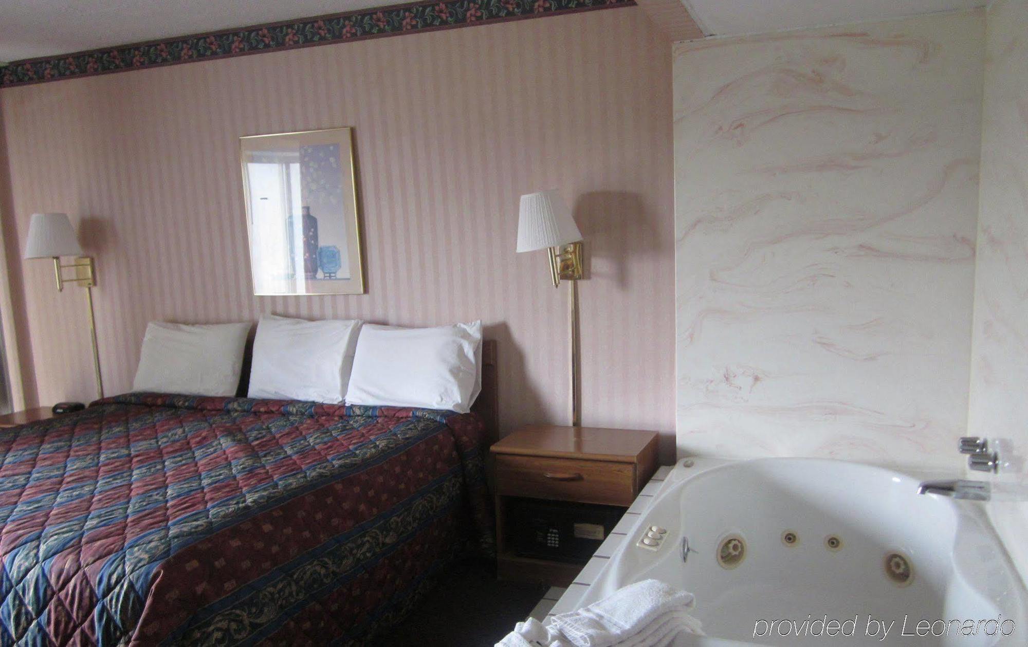 Howard Johnson By Wyndham Saint Joseph Benton Harbor Room photo
