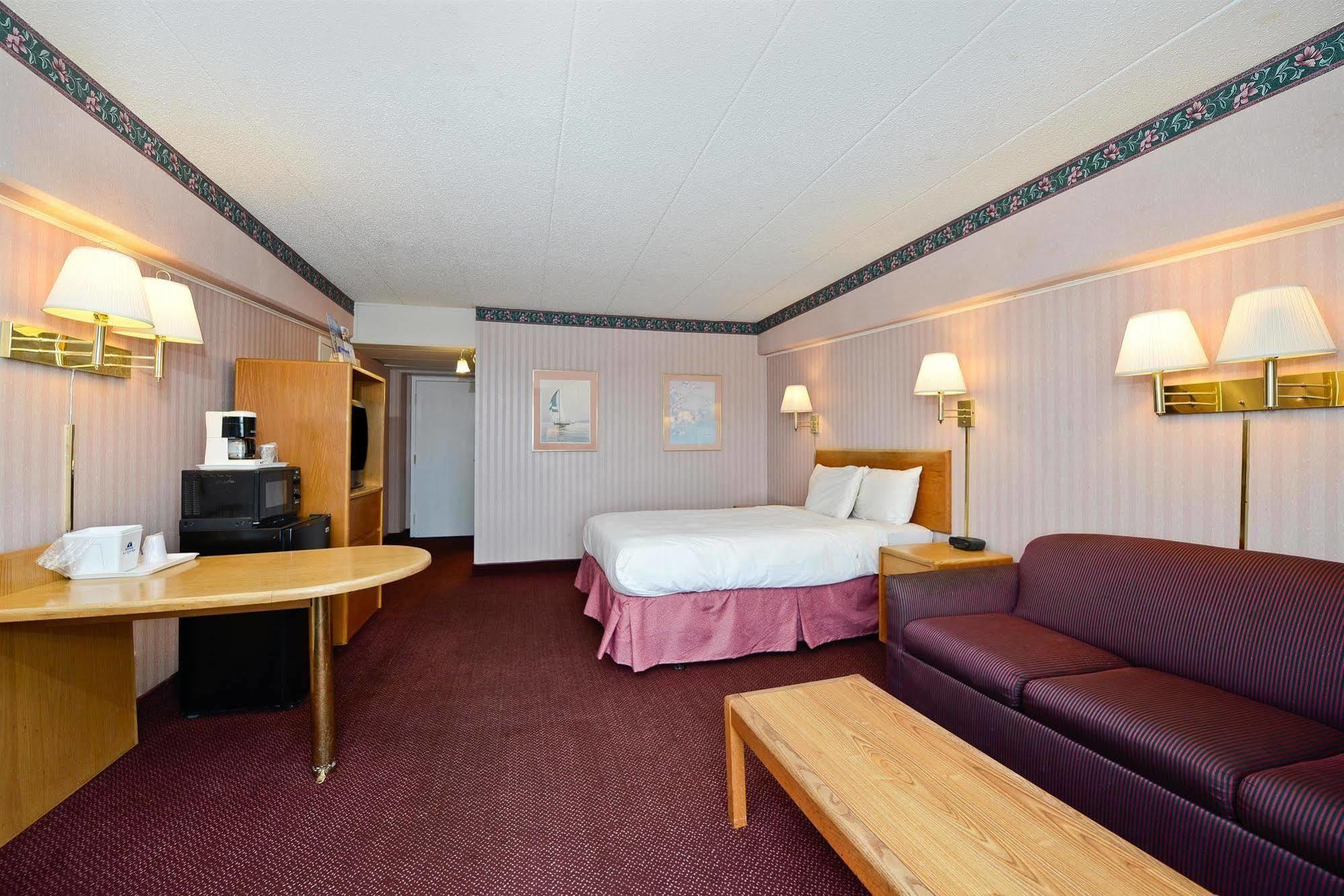 Howard Johnson By Wyndham Saint Joseph Benton Harbor Room photo