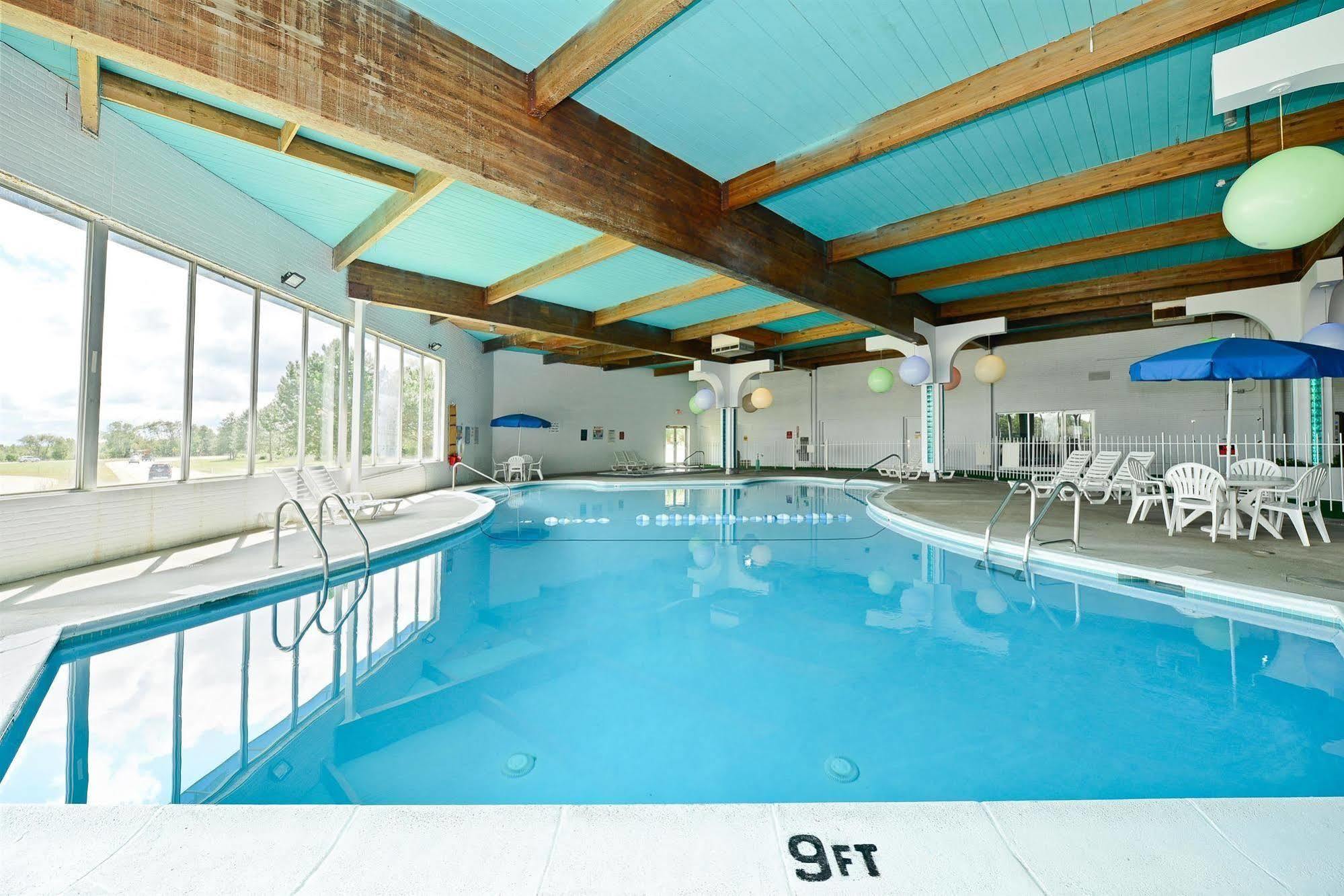 Howard Johnson By Wyndham Saint Joseph Benton Harbor Facilities photo