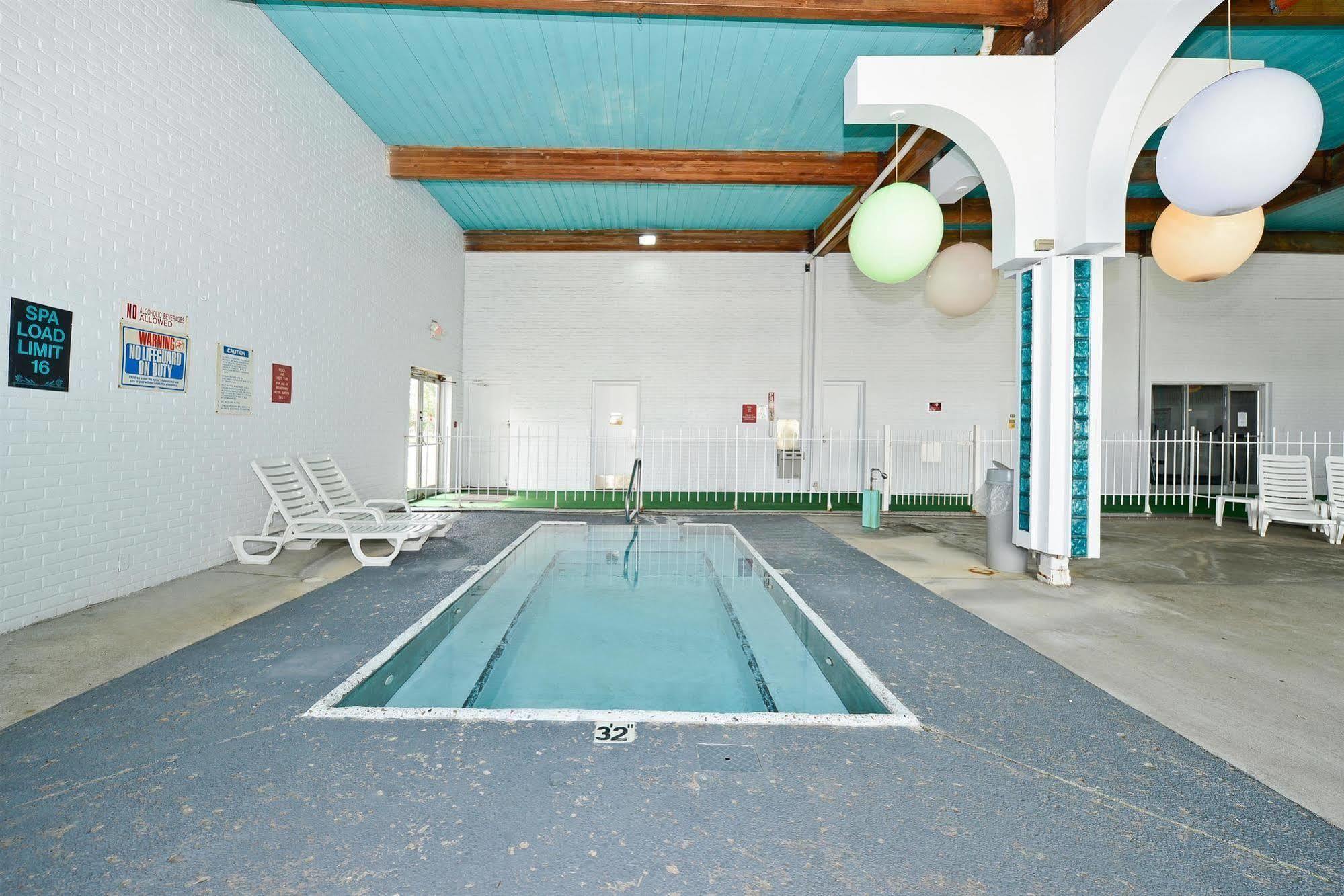 Howard Johnson By Wyndham Saint Joseph Benton Harbor Facilities photo