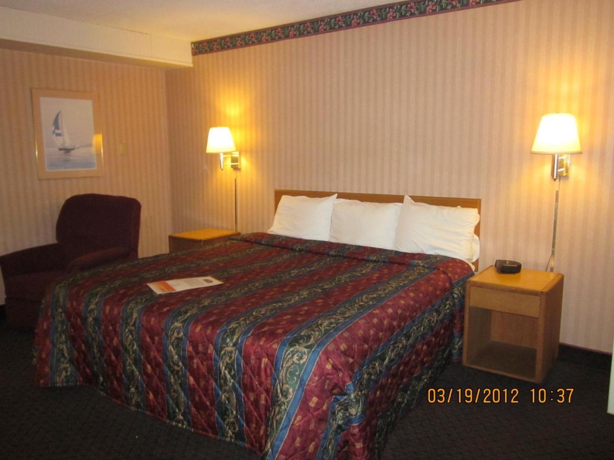 Howard Johnson By Wyndham Saint Joseph Benton Harbor Room photo