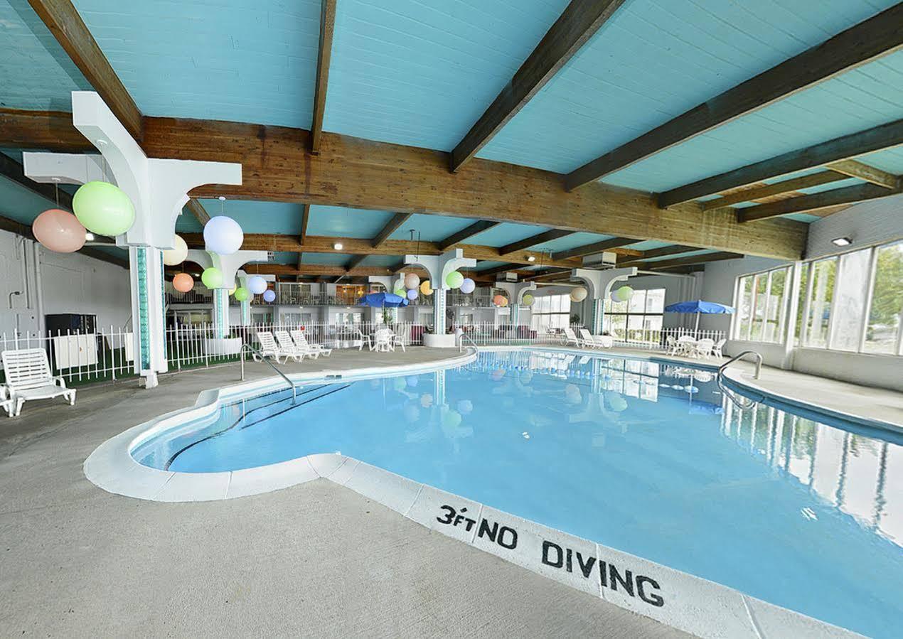 Howard Johnson By Wyndham Saint Joseph Benton Harbor Exterior photo